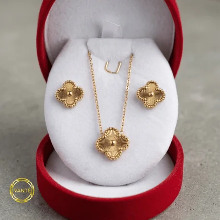 Vanté Golden Flower Necklace & Earrings
