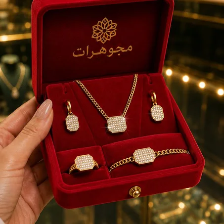 الطقم الراقي بتصميم عصري ولمعة فاخرة