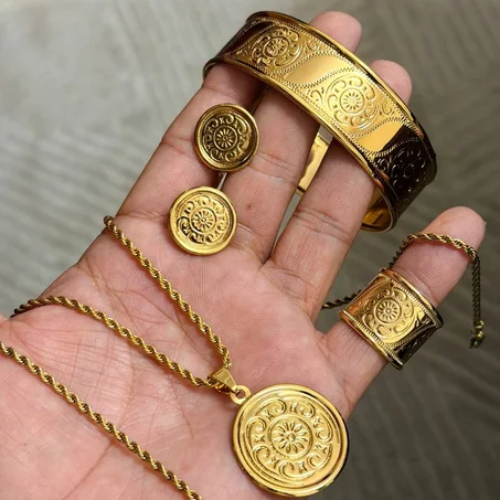 طاقم مجوهرات مقاوم للصدأ ومقاوم للعطور