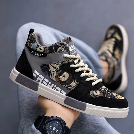 حذاء رياضي قماشي عالي القمة للرجال بتصميم دب كرتوني