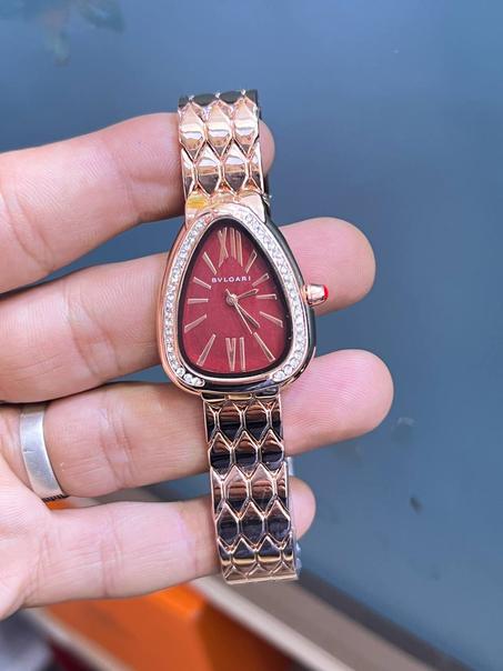 ساعة انيقة من ماركة BVLGARI