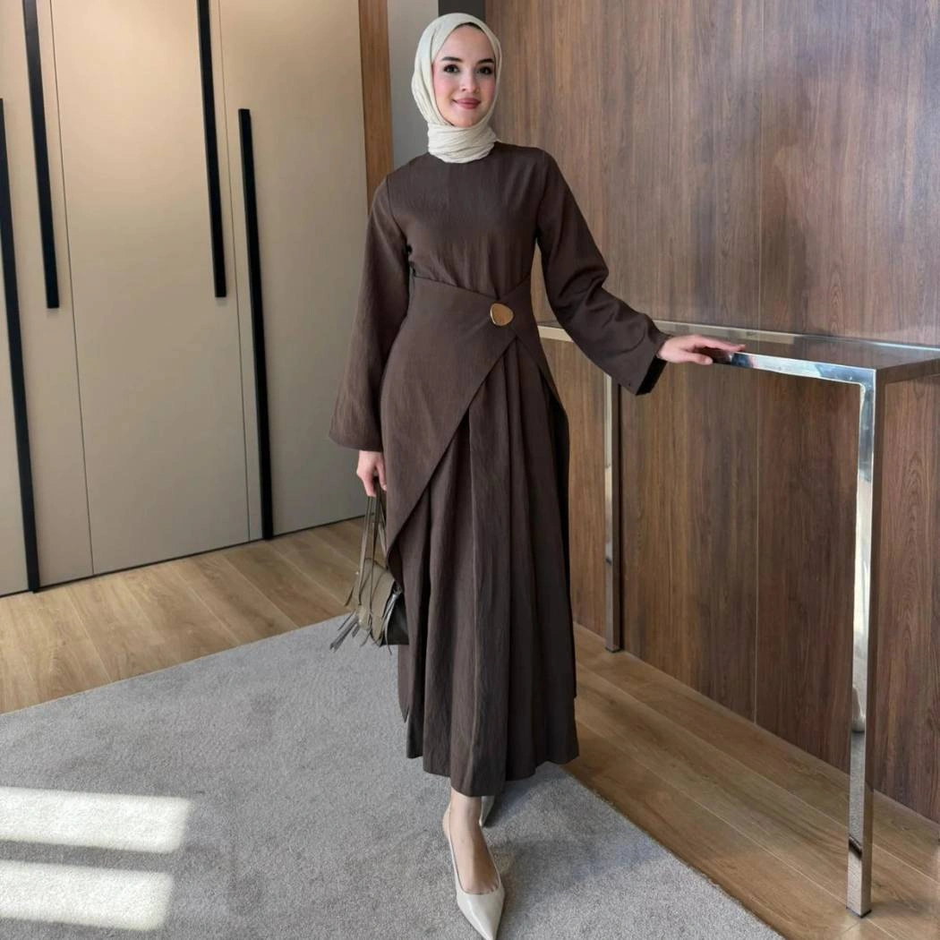 Gold brooch drees