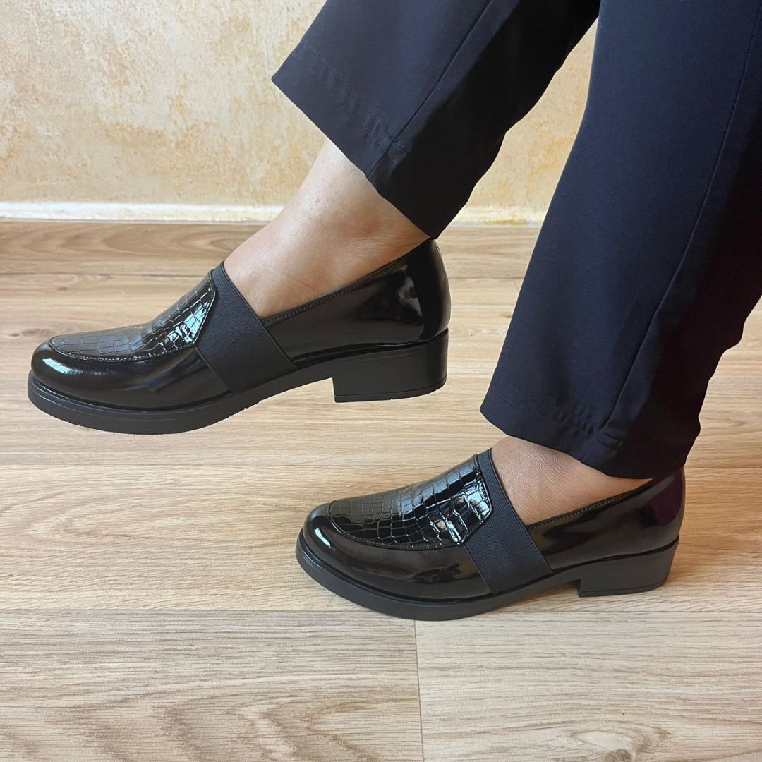 أحذية نسائيـــة جلدية فاخرة بتصميـــم أنيق ومــــريح