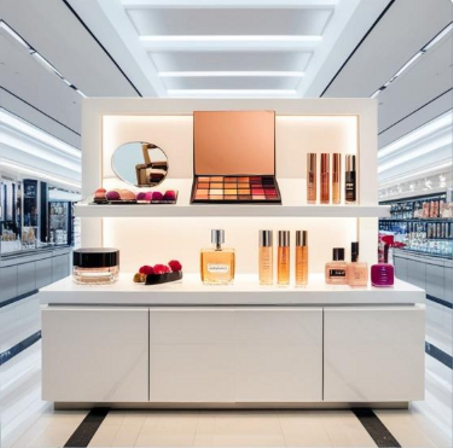 أدوات و مستحضرات التجميل