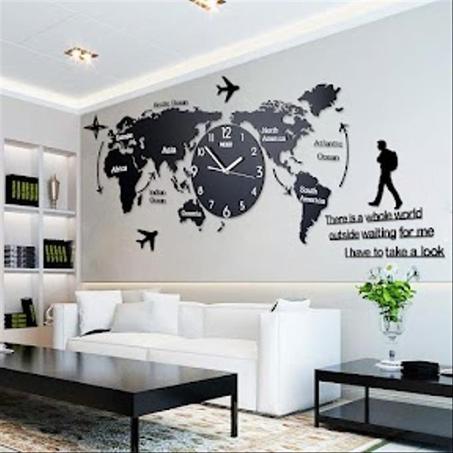 ساعة حائطية على شكل خريطة العالم
