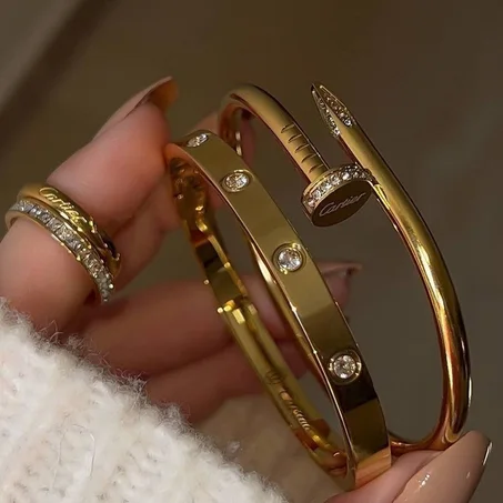 ثلاثية الأناقة (Cartier & Van Cleef) ✨