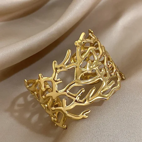 إسورة "Luxe Bangle" المرصعة - فخامة التصميم بلمسة السوليتير الساحرة