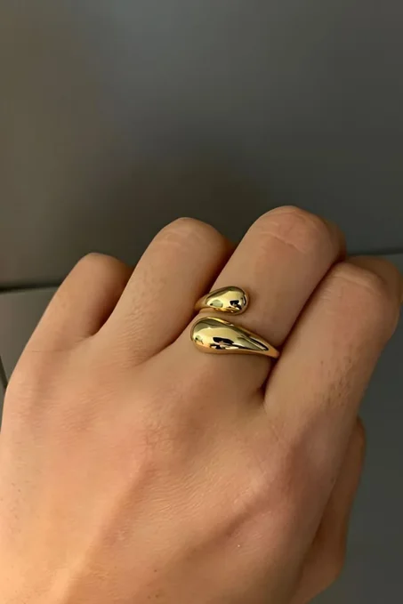 خاتم "Solitaire Royal" المرصع - بريق الألماس بتصميم كلاسيكي ساحر