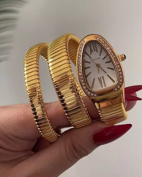 ساعة "Serpenti Aura" الملكية - تصميم الثعبان الأيقوني المرصع بالألماس