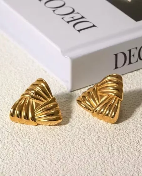 مجموعة أقراط "Golden Muse" - تصاميم هندسية فاخرة من الفولاذ المقاوم للصدأ