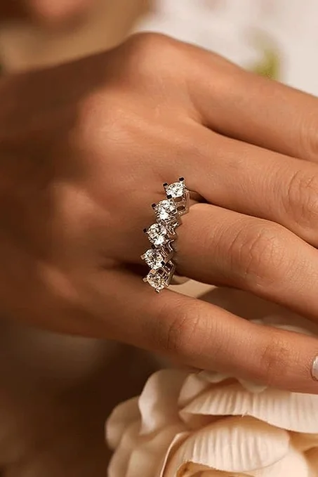 مجموعة "Royal Diamond" الفاخرة - خواتم ومجوهرات مرصعة لأرقى المناسبات