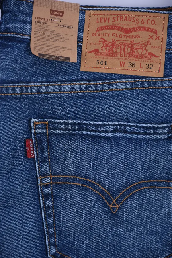 Jean Levi’s Coupe Normal ref-LS11810 ( Bleu Delavé )