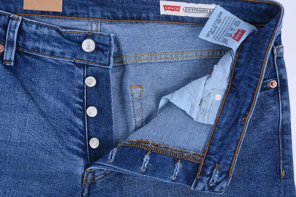 Jean Levi’s Coupe Normal ref-LS11810 ( Bleu Delavé )