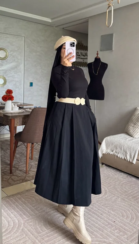 طقم نسائي يجمع الأناقة والراحة