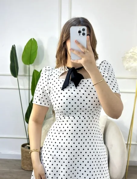فستان كلاسيكي منقّط (Polka Dot)