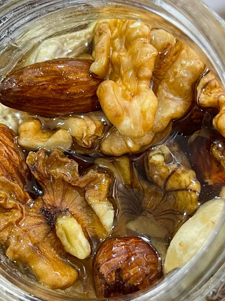 خلطة العسل الحر بالمكسرات