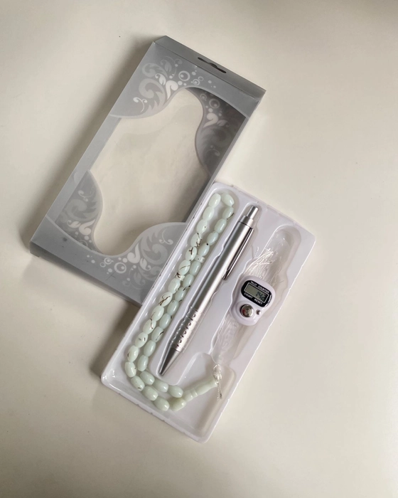 قلم، وسبحة. تُعرف هذه الأجهزة بأنها عدادات تسبيح