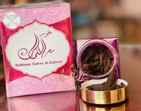 بخور ساحر يتكون من مزيج من الصندل، الورد البلغاري، العنبر، دهن العود والزيوت الشرقي