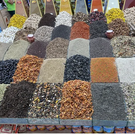 مجموعة البهارات والتوابل المتنوعة – نكهات العالم في مطبخك!