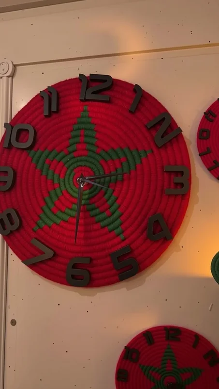 horloge mural avec drapeau maroc
