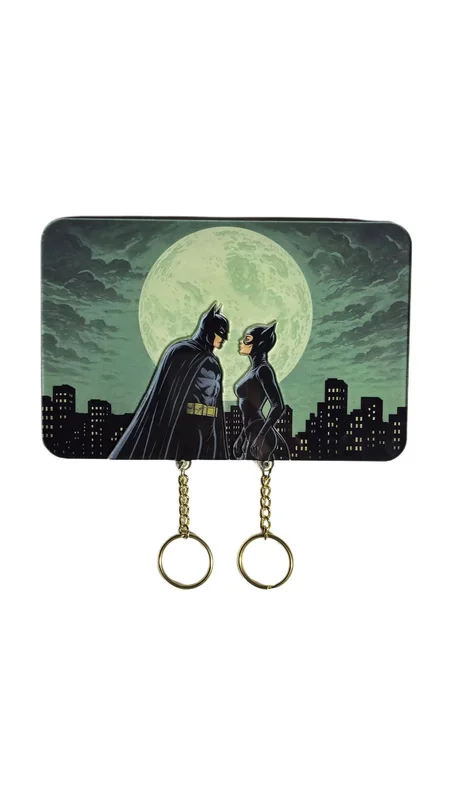 Batman & Catwoman Dark Knight Love Keychain 🌕🖤 | ميدالية مفاتيح مستوحاة من عالم باتمان وجوثام