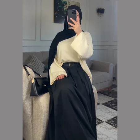 Ensemble 3 pièces (jupe, pull et ceinture)