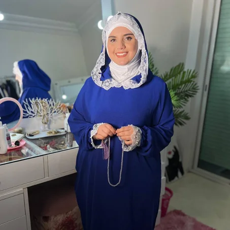 عباية الصلاة مكونة من قطعتين ( عباية بالقب + بوني لاصق فيها )