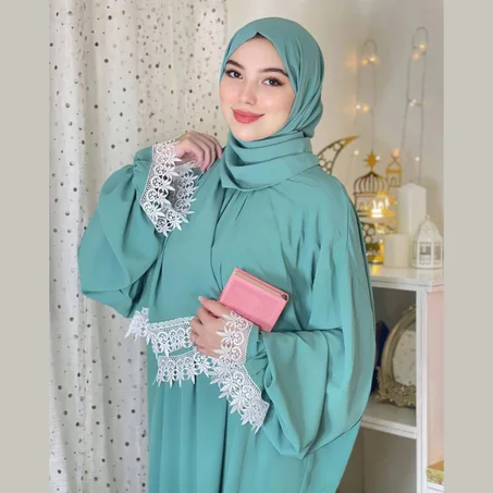 طقم الصلاة الملكي بالدانتيل - ( عباية + شال هدية )