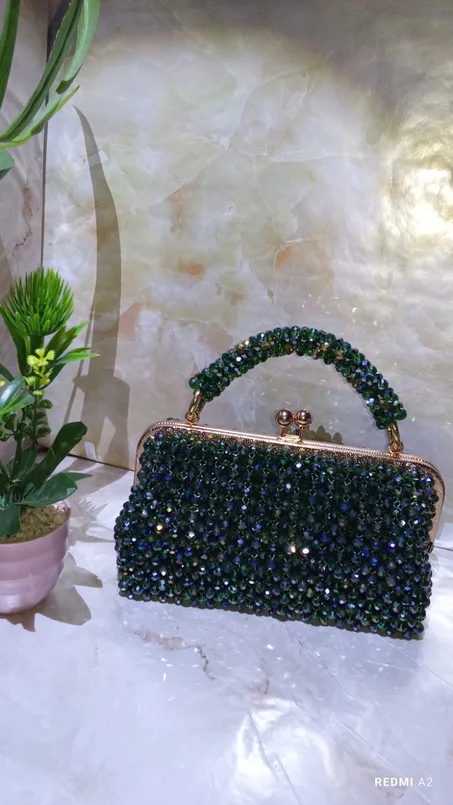 حقيبة نسائية مصنوعة يدوياً – تصميم عصري بلمسة تقليدية فاخرة