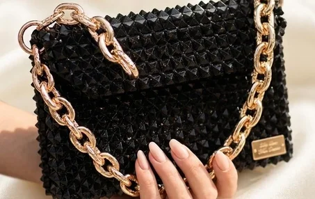 حقيبة يدوية أنيقة للنساء – تصميم مميز بلمسة فخامة راقية