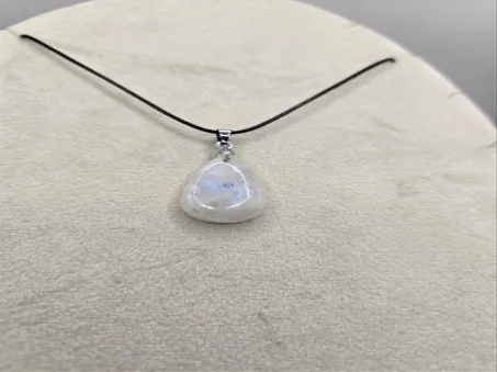 Pendentif " Pierre de Lune" 3.