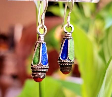 Boucles d'oreilles "multi couleurs".