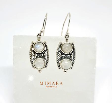 Boucles d'oreilles "Pierres de Lune" 2 en métal d'argent.