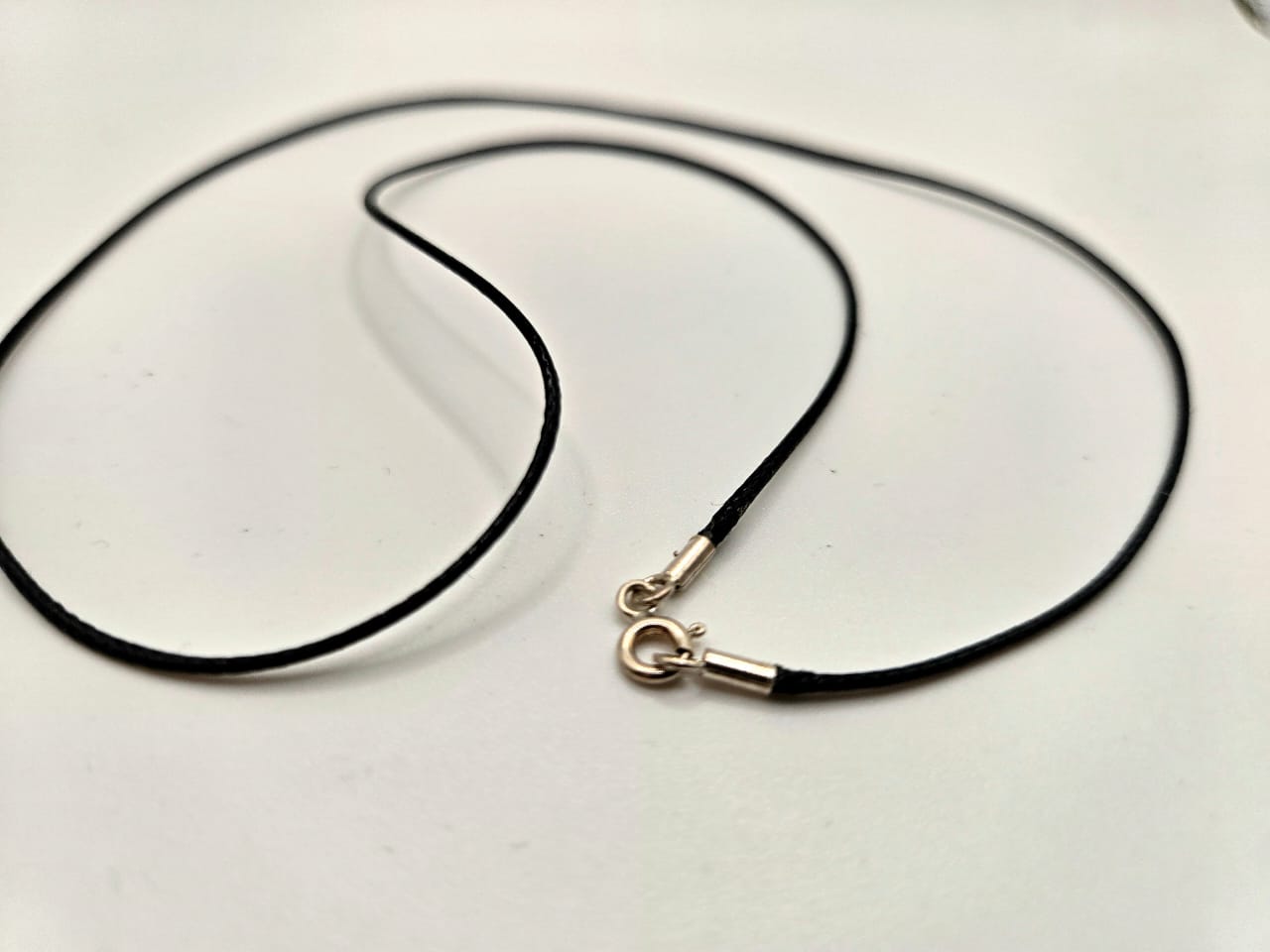 Collier en cordon "noir".