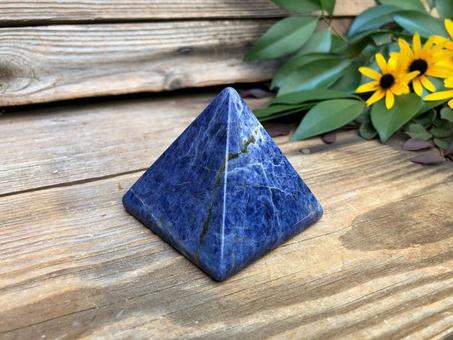 Pyramides en pierres naturelles