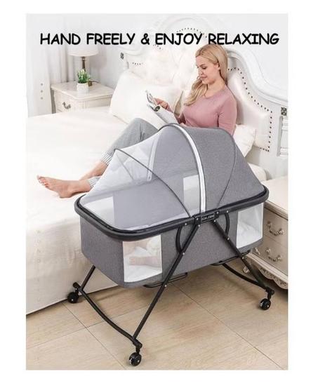 سرير هزاز للأطفال بتصميم أنيق ومريح