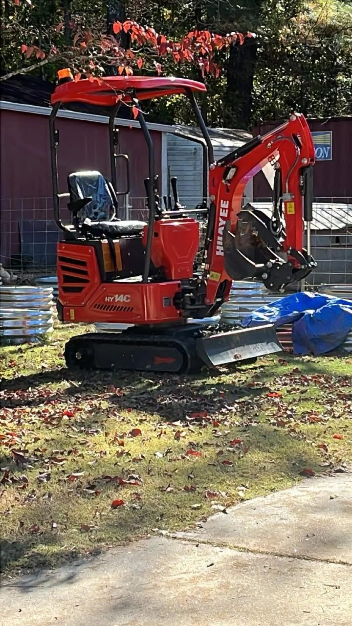 Mini Excavator with 14hp Kubota Engine | Hydraulic Thumb, Side Swing & Canopy | HUAYEE HY18B
