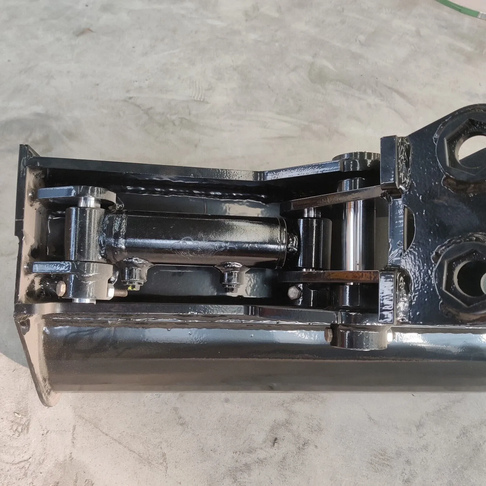 600mm Tilting Bucket Attachment for TYPHON Mini Excavators Mini Excavator Bucket