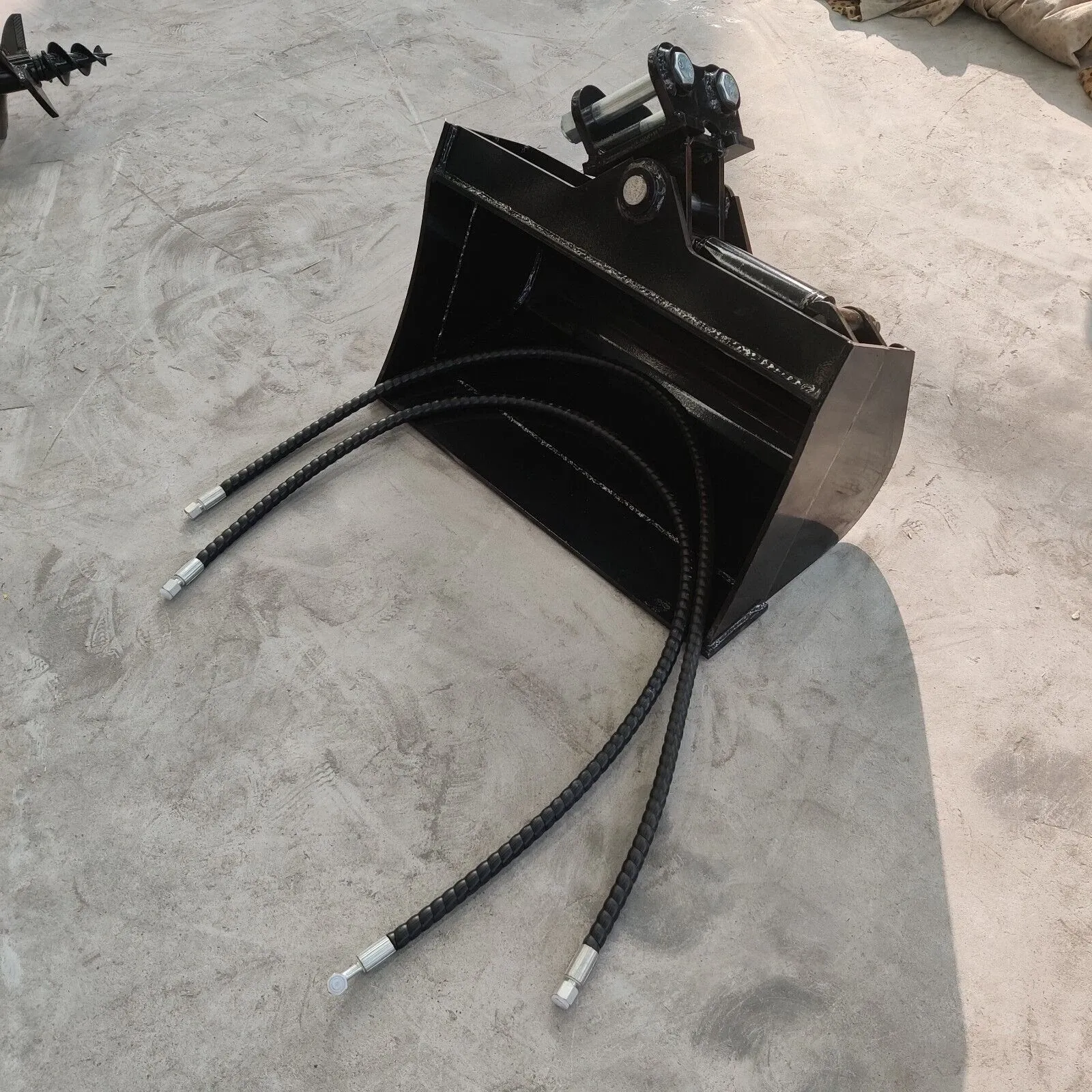 600mm Tilting Bucket Attachment for TYPHON Mini Excavators Mini Excavator Bucket