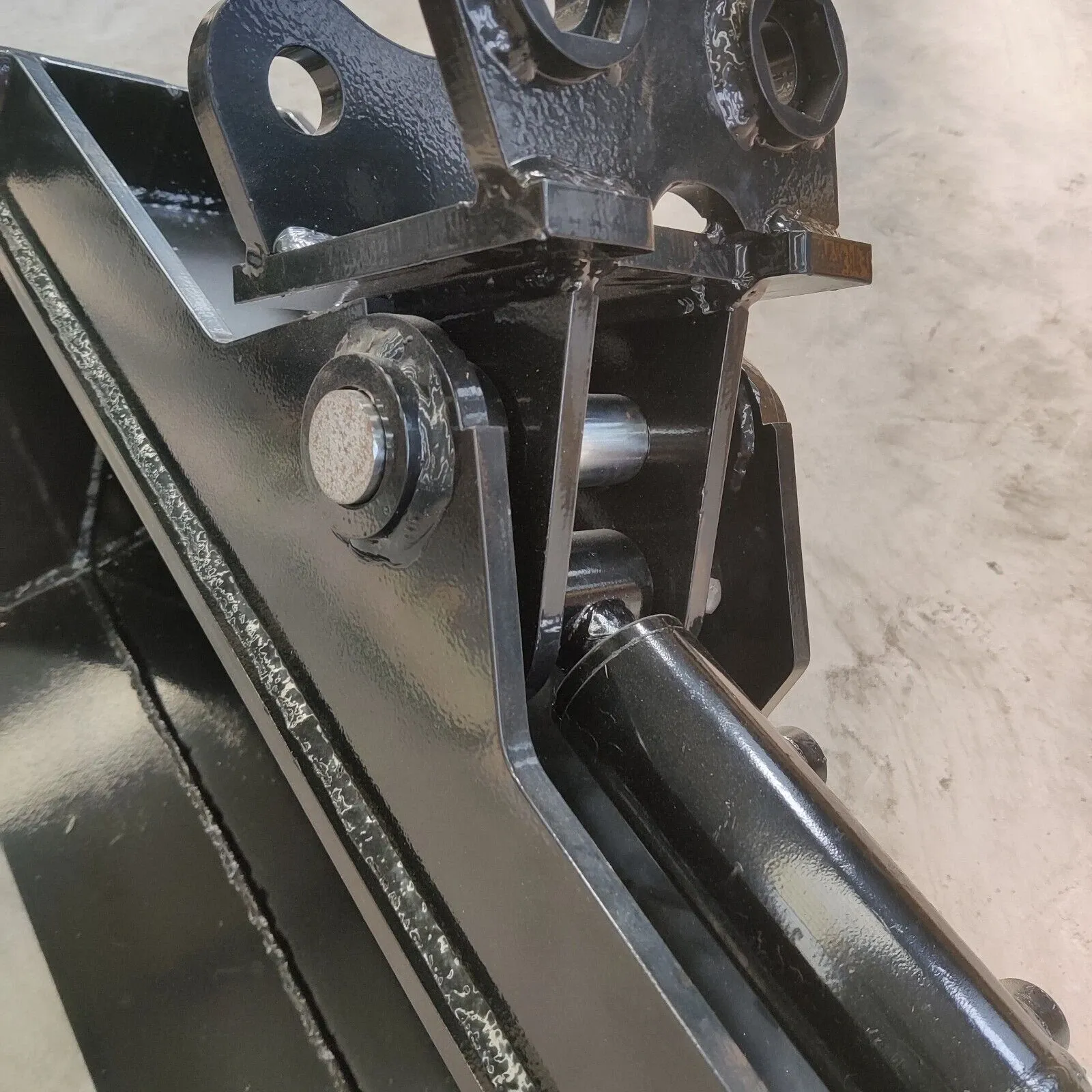 600mm Tilting Bucket Attachment for TYPHON Mini Excavators Mini Excavator Bucket