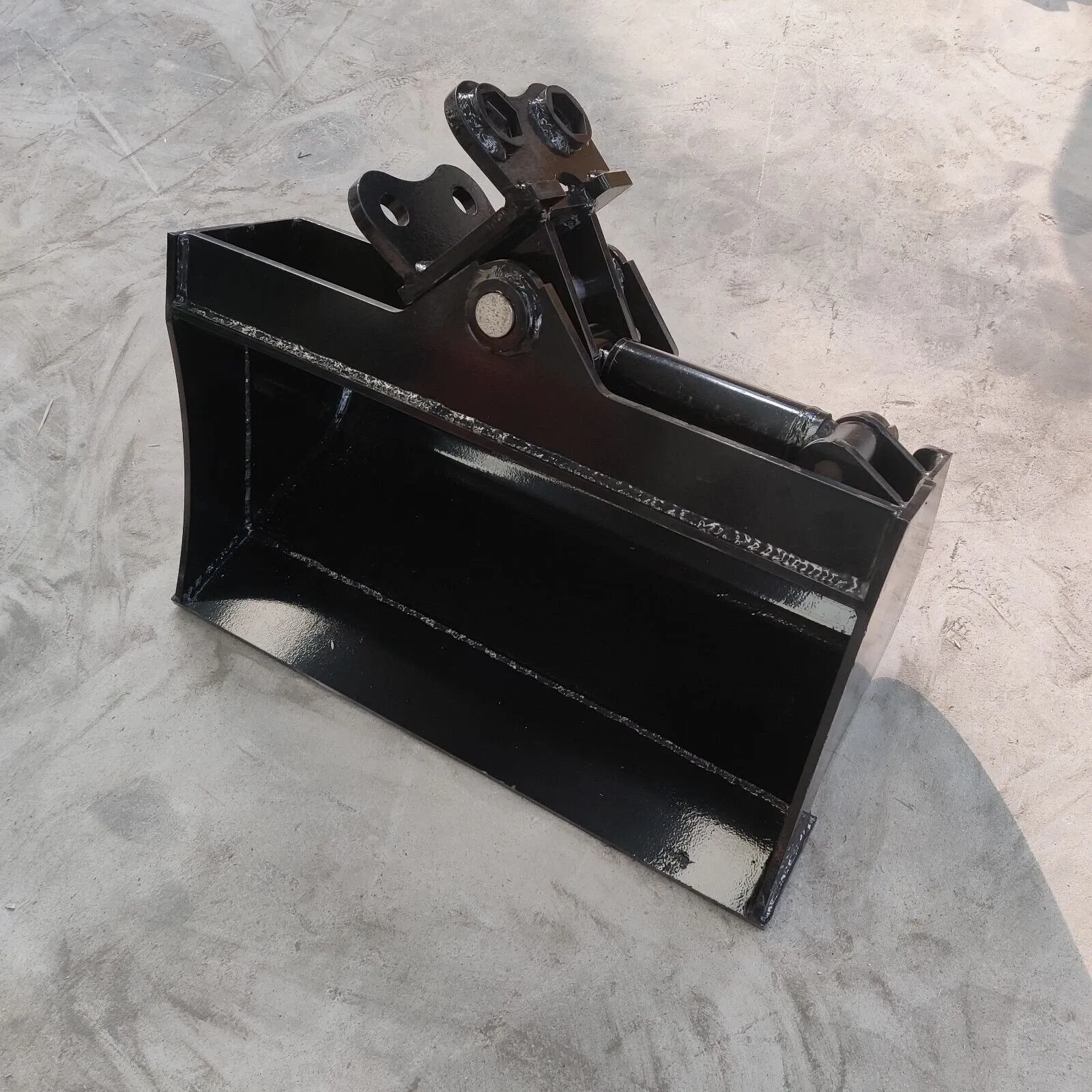 600mm Tilting Bucket Attachment for TYPHON Mini Excavators Mini Excavator Bucket