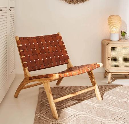 Fauteuil marocain en cuir véritable dans le salon ou le bureau. Nos chaises en cuir sont disponibles dans une variété de couleurs et de