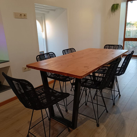 Table rectangulaire mignonne faite sur commande de jambes en métal avec 6 chaises d'Acapulco tissées à la main