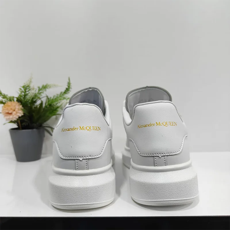 Alexander McQueen sneakers oversize