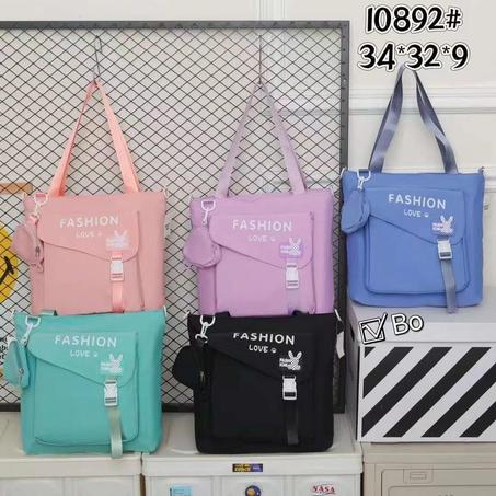 حقائب مختلفة