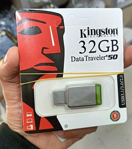 فلاش ديسك صالح لتخزين ونقل البيانلت بين الاجهزة