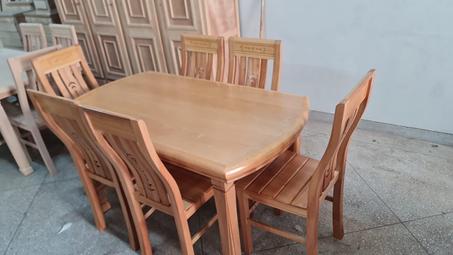 طقم طاولة خشبية بستة كراسي - مثالي للجلسات العائلية