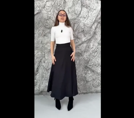 La Jupe a bande – Élégance Structurée