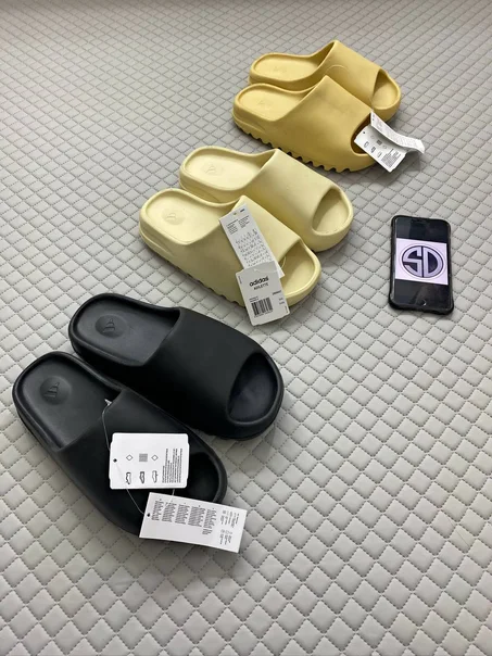 YEEZY SLIDE