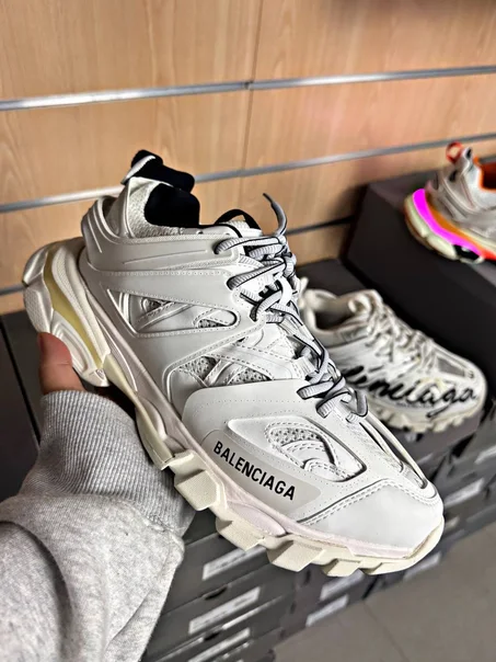 BALENCIAGA TRACK